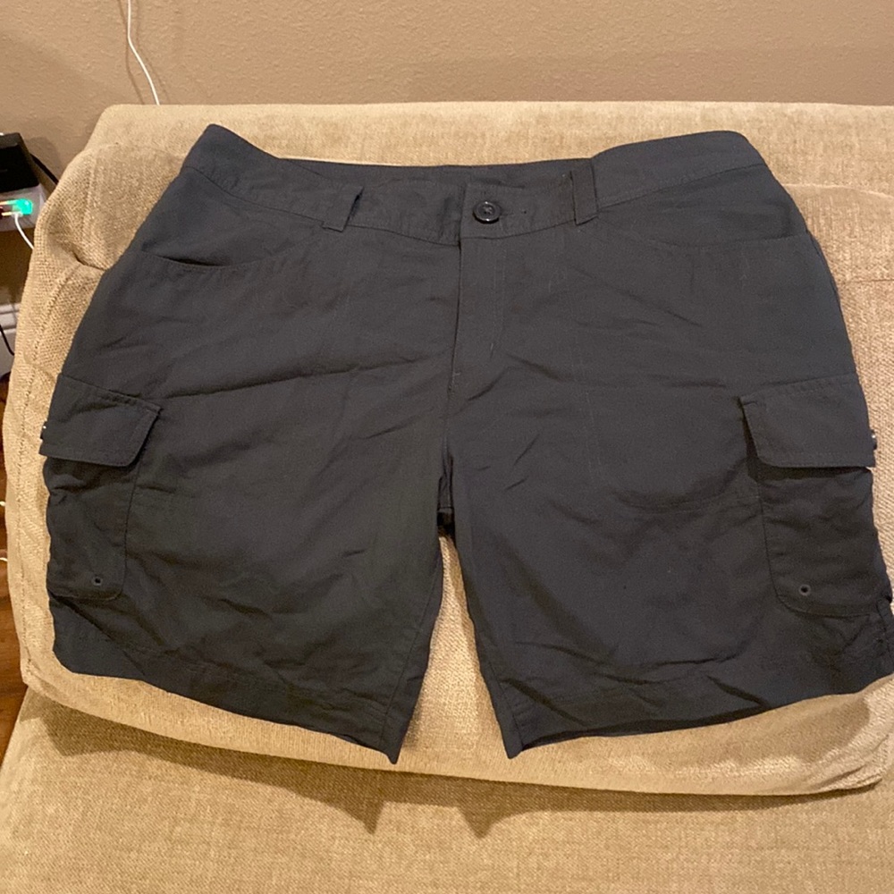 Women’s Columbia quick dry grey cargo shorts size 10